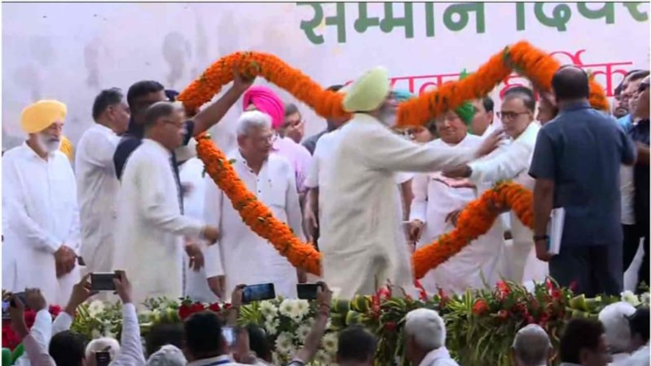 'രാജ്യത്തിന്റെ അമൃത് മോഷ്ടിച്ച രാക്ഷസൻമാരാണ് ബിജെപി ,തിരിച്ചുപിടിക്കാൻ ജനങ്ങൾ പോരാടണം 'സീതാറാം യെച്ചൂരി 'രാജ്യത്തിന്റെ അമൃത് മോഷ്ടിച്ച രാക്ഷസൻമാരാണ് ബിജെപി ,തിരിച്ചുപിടിക്കാൻ ജനങ്ങൾ പോരാടണം 'സീതാറാം യെച്ചൂരി