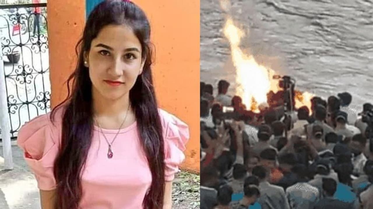 Ankita Murder Case: अलकनंदा घाट पर हुआ अंकिता का अंतिम संस्कार, इस शर्त पर माने परिवारवाले Ankita Murder Case: अलकनंदा घाट पर हुआ अंकिता का अंतिम संस्कार, इस शर्त पर माने परिवारवाले