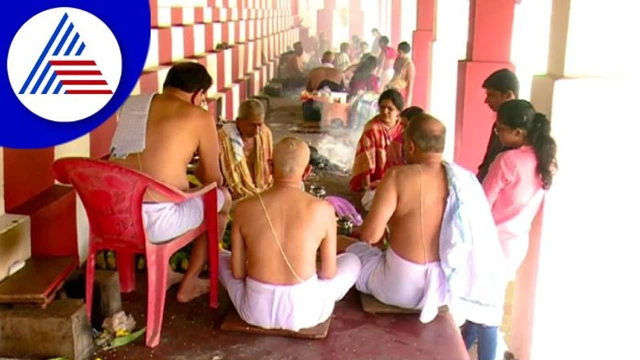 ಮಹಾಲಯ ಅಮವಾಸ್ಯೆ ವಿಶೇಷ, ಗೋಕರ್ಣದಲ್ಲಿ ಪಿತೃಗಳಿಗೆ ಪಿಂಡ ಪ್ರಧಾನ, ಆಹಾರ ಸಮರ್ಪಣೆ ಮಹಾಲಯ ಅಮವಾಸ್ಯೆ ವಿಶೇಷ, ಗೋಕರ್ಣದಲ್ಲಿ ಪಿತೃಗಳಿಗೆ ಪಿಂಡ ಪ್ರಧಾನ, ಆಹಾರ ಸಮರ್ಪಣೆ