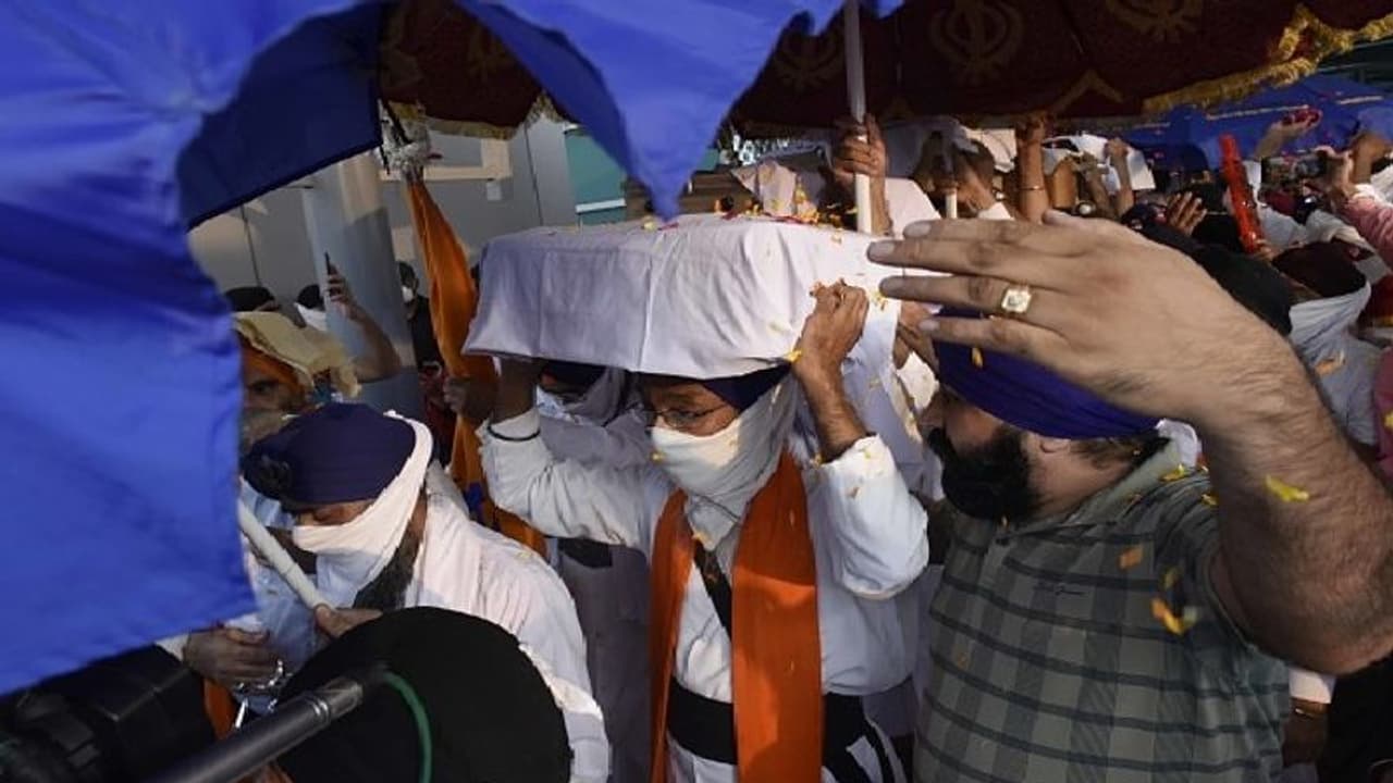 আফগানিস্তানে সংখ্যালঘুদের প্রাণনাশের আশঙ্কা, ৫৫ জন হিন্দু ও শিখ আফগানিদের ভারতে আনল গুরুদ্বার কমিটি আফগানিস্তানে সংখ্যালঘুদের প্রাণনাশের আশঙ্কা, ৫৫ জন হিন্দু ও শিখ আফগানিদের ভারতে আনল গুরুদ্বার কমিটি