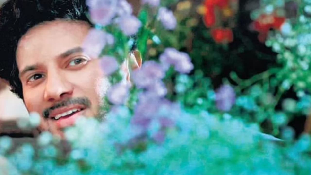 ദുല്ഖറിനെ പ്രശംസിച്ച് ബോളിവുഡ്, 'ഛുപ്' ടിക്കറ്റ് നാലു ദിവസം ഓഫര് നിരക്കില് ദുല്ഖറിനെ പ്രശംസിച്ച് ബോളിവുഡ്, 'ഛുപ്' ടിക്കറ്റ് നാലു ദിവസം ഓഫര് നിരക്കില്