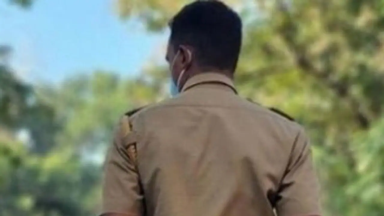 சீருடையில் பாஜகவில் இணைந்த காவல் உதவி ஆய்வாளா்கள்.. அதிரடி நடவடிக்கை எடுத்த தஞ்சை சரக டிஐஜி!