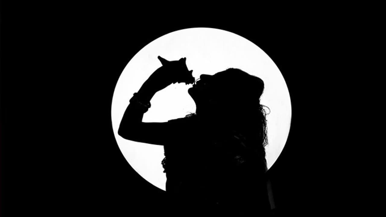 Durga Chalisa: दुर्गा चालीसा के पाठ से घर में बनी रहती है सुख समृद्धि, नवरात्रि में रोज करें