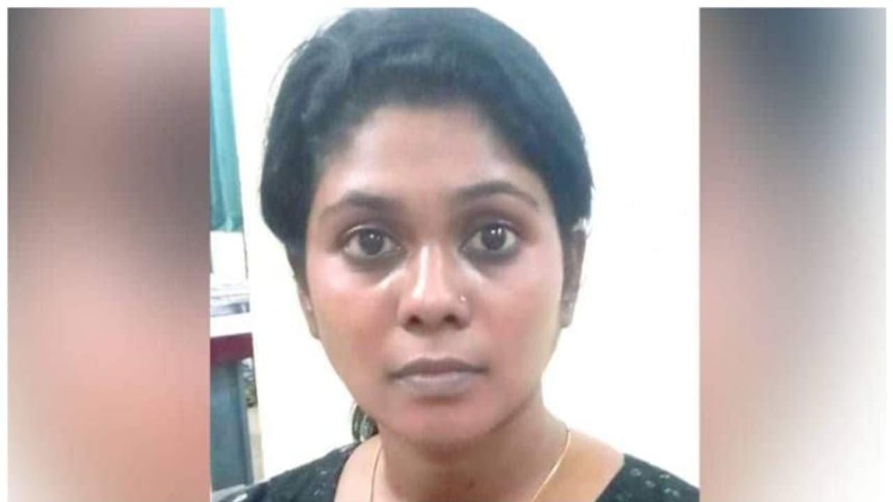 വാട്സാപ്പിലൂടെ വ്യാജ നിയമന ഉത്തരവ്, ലക്ഷങ്ങളുടെ തട്ടിപ്പ്, വണ്ടിച്ചെക്ക്; കോഴിക്കോട്ട് യുവതി അറസ്റ്റിൽ വാട്സാപ്പിലൂടെ വ്യാജ നിയമന ഉത്തരവ്, ലക്ഷങ്ങളുടെ തട്ടിപ്പ്, വണ്ടിച്ചെക്ക്; കോഴിക്കോട്ട് യുവതി അറസ്റ്റിൽ