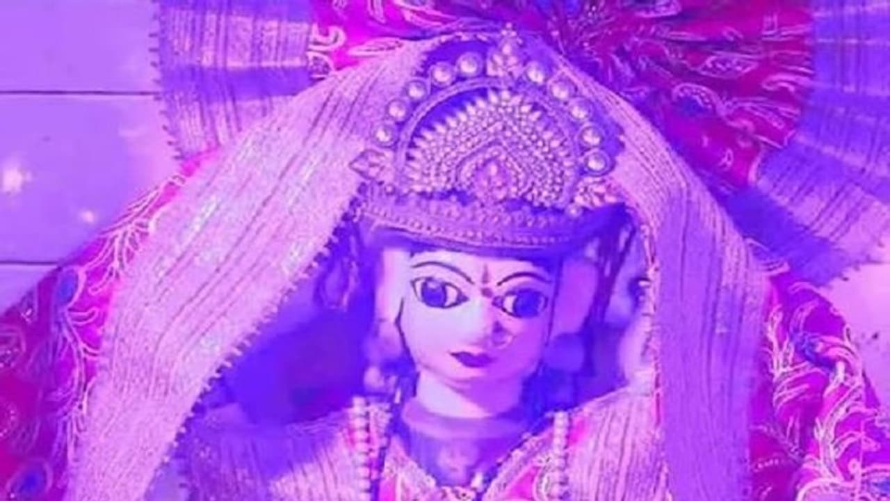 सैकड़ों साल पुराने मंदिर में है एकता की मिसाल, मन्नत को पूरी करने हर धर्म के लोग करते है ये काम