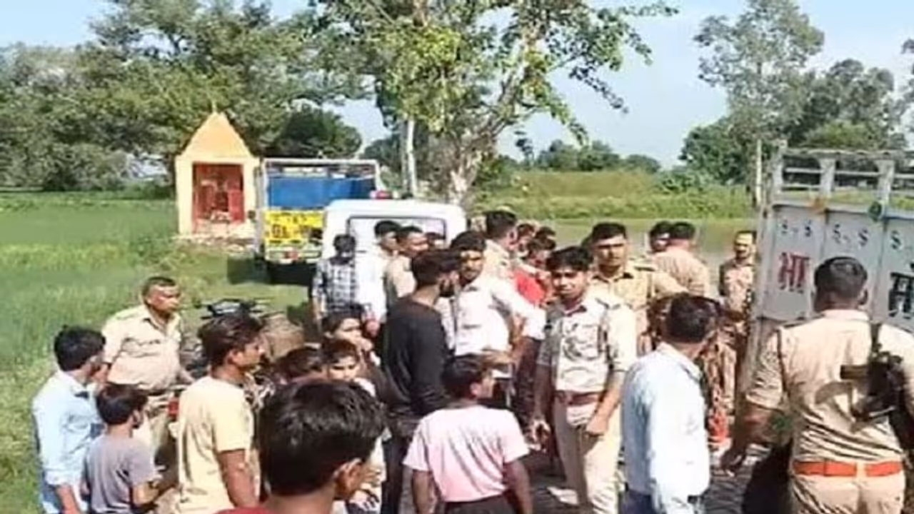 हाथरस में कलयुगी बेटे ने मां की धारदार हथियार से की हत्या, युवक ने इस मामूली बात पर दिया वारदात को अंजाम हाथरस में कलयुगी बेटे ने मां की धारदार हथियार से की हत्या, युवक ने इस मामूली बात पर दिया वारदात को अंजाम