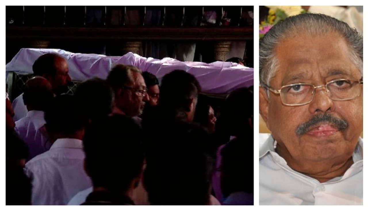 ആര്യാടന് കണ്ണീരോടെ വിട നല്കി ജന്മനാട്; ഖബറടക്കം ഔദ്യോഗിക ബഹുമതികളോടെ ആര്യാടന് കണ്ണീരോടെ വിട നല്കി ജന്മനാട്; ഖബറടക്കം ഔദ്യോഗിക ബഹുമതികളോടെ