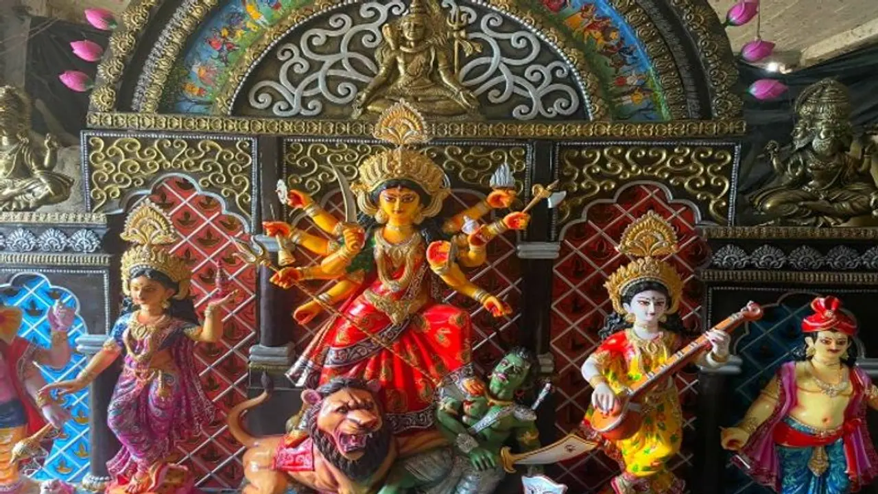 যুক্তরাজ্যে স্লাও শহরে গণ্যমান্য শিল্পীদের নিয়ে ‘আড্ডা’ র দুর্গাপুজো, আমেজে একেবারে বিলেতের ম্যাডক্স স্ক্যোয়ার যুক্তরাজ্যে স্লাও শহরে গণ্যমান্য শিল্পীদের নিয়ে ‘আড্ডা’ র দুর্গাপুজো, আমেজে একেবারে বিলেতের ম্যাডক্স স্ক্যোয়ার