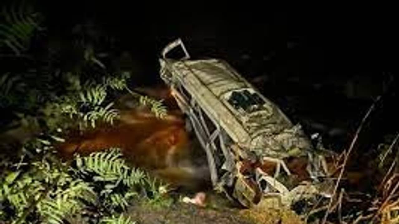 பரபரப்பு !! சுற்றுலா வாகனம் பள்ளத்தில் கவிழ்ந்து 3 ஐஐடி மாணவர்கள் உட்பட 7 பேர் பலி.. பரபரப்பு !! சுற்றுலா வாகனம் பள்ளத்தில் கவிழ்ந்து 3 ஐஐடி மாணவர்கள் உட்பட 7 பேர் பலி..