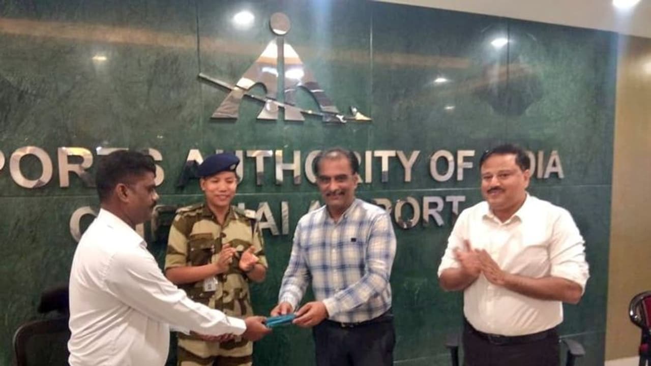 சென்னை விமானநிலைய பாதுகாப்பு பணியில் தனியார் பாதுகாப்பு படைவீரர்கள் நியமனம்! சென்னை விமானநிலைய பாதுகாப்பு பணியில் தனியார் பாதுகாப்பு படைவீரர்கள் நியமனம்!