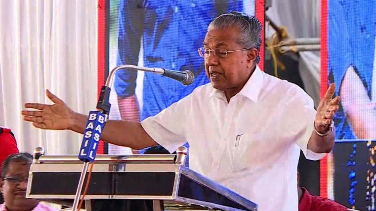 বিশ্ববিদ্যালয়ের ৯ জন ভিসিকে পদত্যাগের আদেশ কেরালা রাজ্যপালের , শিক্ষা নিয়ে নতুন রাজনীতি কেরালায় 