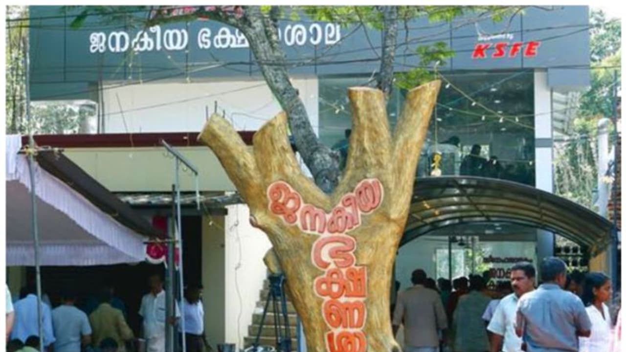 സബ്സിഡി നിലച്ചു , പാചകവാതകത്തിന്റെയും അരിയുടെയും വില താങ്ങാനാകുന്നില്ല; ജനകീയ ഹോട്ടലുകള് പ്രതിസന്ധിയില് സബ്സിഡി നിലച്ചു , പാചകവാതകത്തിന്റെയും അരിയുടെയും വില താങ്ങാനാകുന്നില്ല; ജനകീയ ഹോട്ടലുകള് പ്രതിസന്ധിയില്