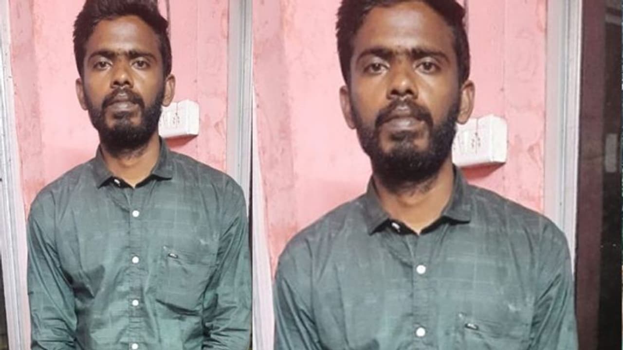 சென்னையில் அதிர்ச்சி.. ஆஞ்சநேயர் கோவிலில் ஆபாச படம்.. பட்டதாரி இளைஞர் கைது..! சென்னையில் அதிர்ச்சி.. ஆஞ்சநேயர் கோவிலில் ஆபாச படம்.. பட்டதாரி இளைஞர் கைது..!