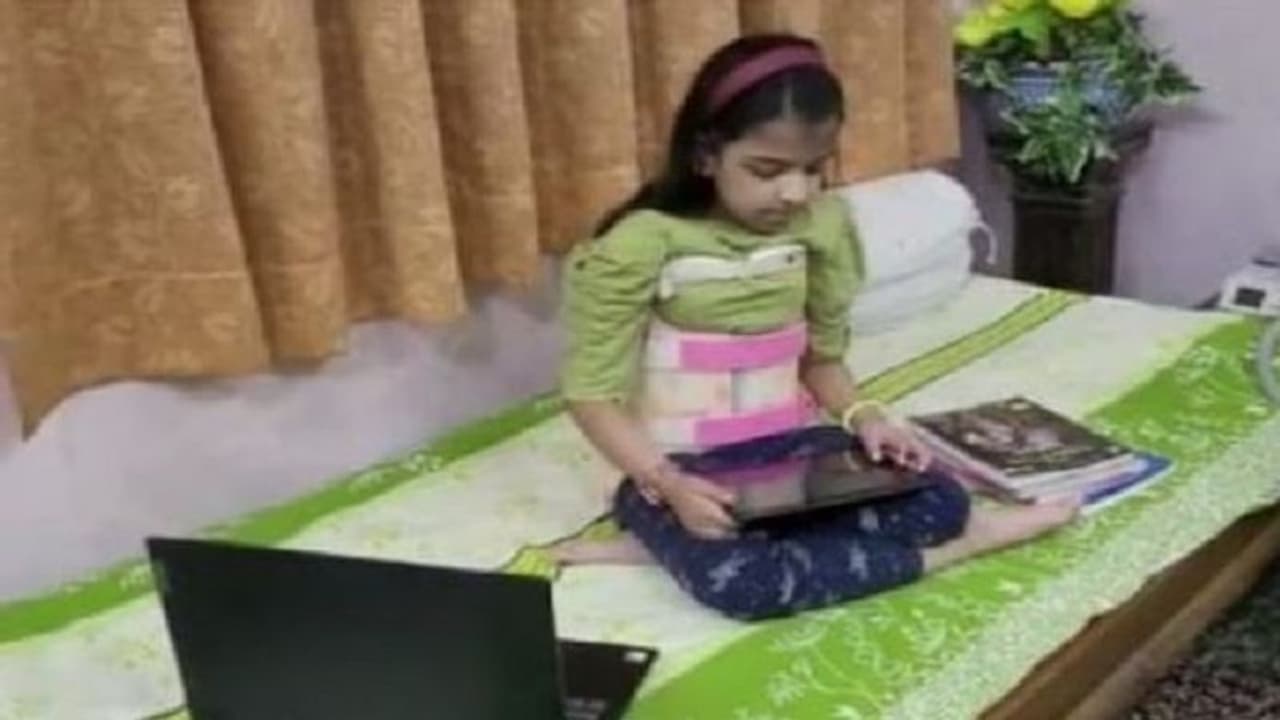 मासूम शारा फातमा ने PM मोदी और CM योगी से लगाई मदद की गुहार, इलाज के लिए लगेगा करोड़ों का इंजेक्शन मासूम शारा फातमा ने PM मोदी और CM योगी से लगाई मदद की गुहार, इलाज के लिए लगेगा करोड़ों का इंजेक्शन