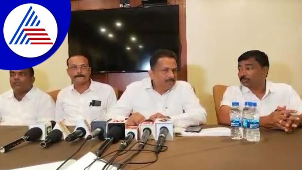 ಉಡುಪಿಯಲ್ಲಿ 40% ಕಮಿಷನ್ ವ್ಯವಹಾರ ಇಲ್ಲ, ದಯವಿಟ್ಟು ನಮ್ಮ ಹಳೆ ಬಾಕಿ ತಿಳಿಸಿ ಗುತ್ತಿಗೆದಾರರ ಅಳಲು ಉಡುಪಿಯಲ್ಲಿ 40% ಕಮಿಷನ್ ವ್ಯವಹಾರ ಇಲ್ಲ, ದಯವಿಟ್ಟು ನಮ್ಮ ಹಳೆ ಬಾಕಿ ತಿಳಿಸಿ ಗುತ್ತಿಗೆದಾರರ ಅಳಲು