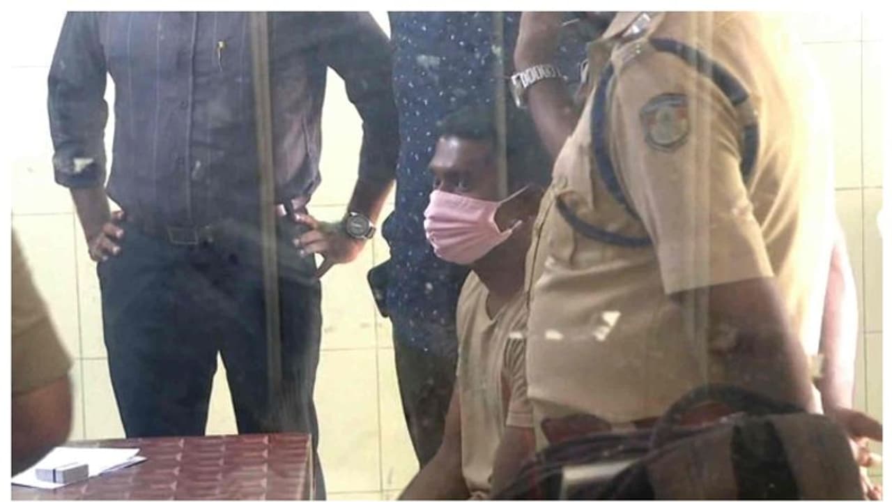 'വേളി കായലില് ഉപേക്ഷിച്ചു, ടീ ഷര്ട്ട് കണ്ടെത്താനായില്ല', ജിതിനെ അടുത്തമാസം 6 വരെ റിമാന്റ് ചെയ്തു 'വേളി കായലില് ഉപേക്ഷിച്ചു, ടീ ഷര്ട്ട് കണ്ടെത്താനായില്ല', ജിതിനെ അടുത്തമാസം 6 വരെ റിമാന്റ് ചെയ്തു