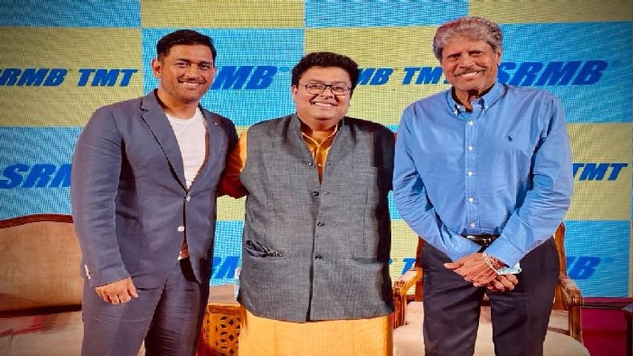 দুই পাশে বিশ্বকাপ জয়ী দুই অধিনায়ক, আপ্লুত অম্বরীশ কি তাহলে এবার মাধুরী কপিল ধোনির সঙ্গে বিজ্ঞাপণের এক ফ্রেমে 