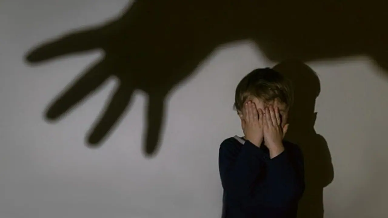 மதுரையில் சிறுமிக்கு தாலி கட்ட நினைத்த தாத்தா, குடும்பம் நடத்திய சித்தப்பா, ரூட்டு போட்ட தாய் கைது