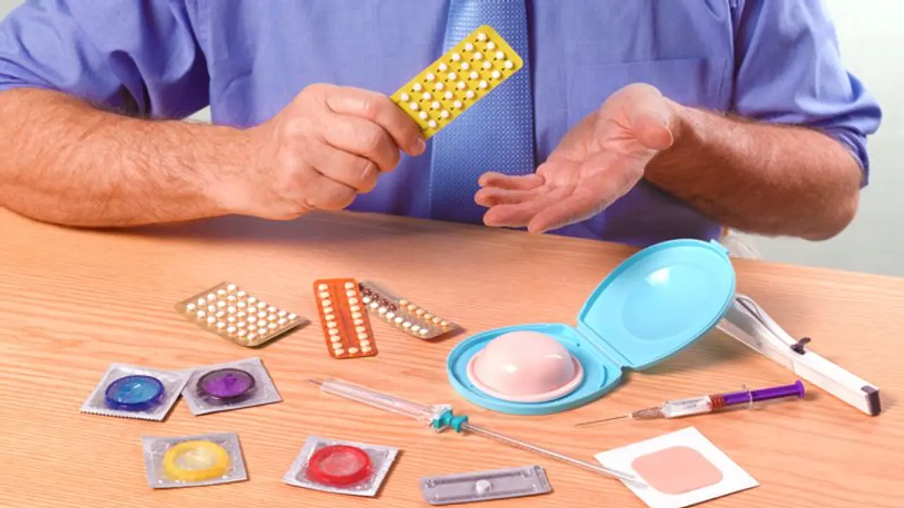World Contraception Day: गर्भनिरोधक के प्रकार और कैसे करता है ये काम, यहां जानें सबकुछ