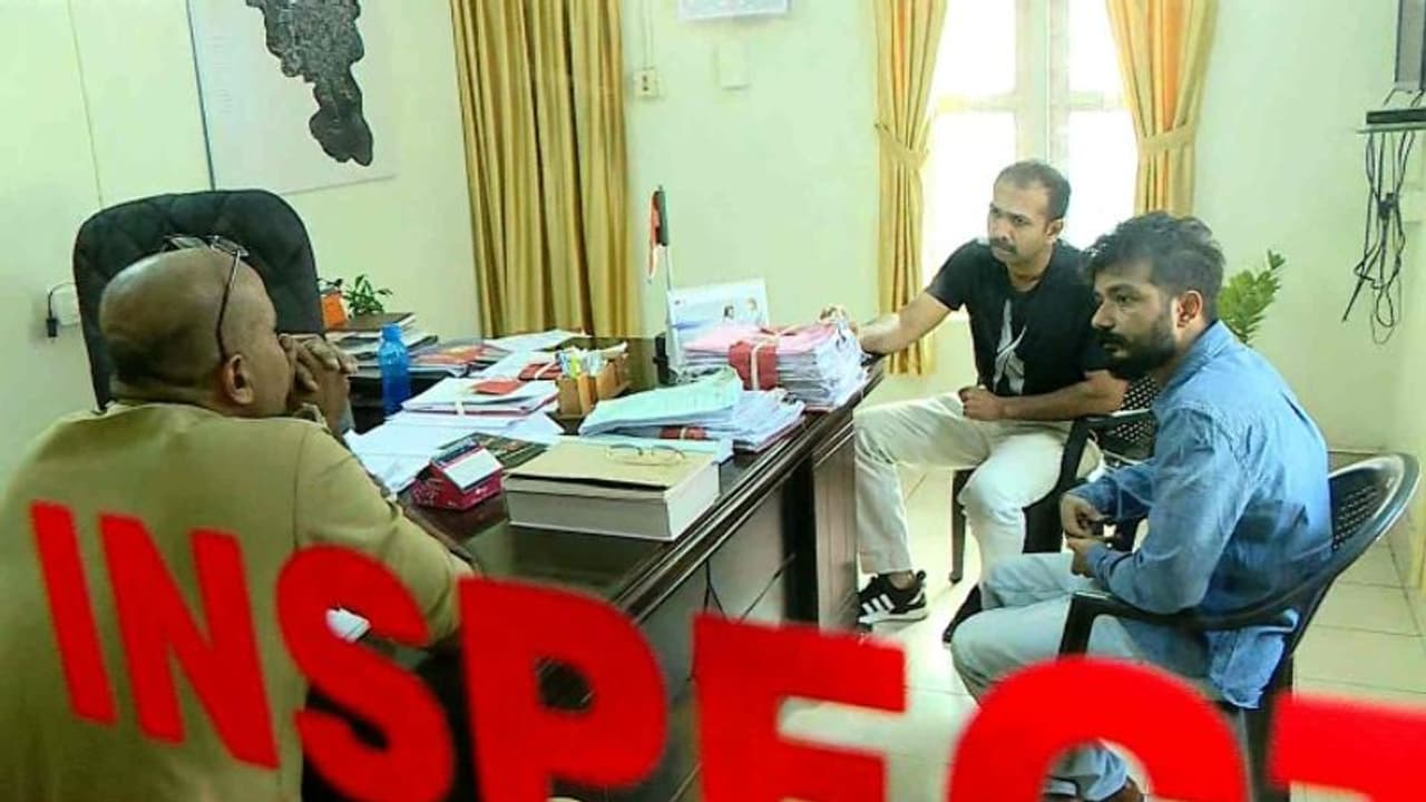 ശ്രീനാഥ് ഭാസിയെ ലഹരി പരിശോധനയ്ക്ക് വിധേയനാക്കും, സാമ്പിളുകൾ ശേഖരിച്ചു ശ്രീനാഥ് ഭാസിയെ ലഹരി പരിശോധനയ്ക്ക് വിധേയനാക്കും, സാമ്പിളുകൾ ശേഖരിച്ചു