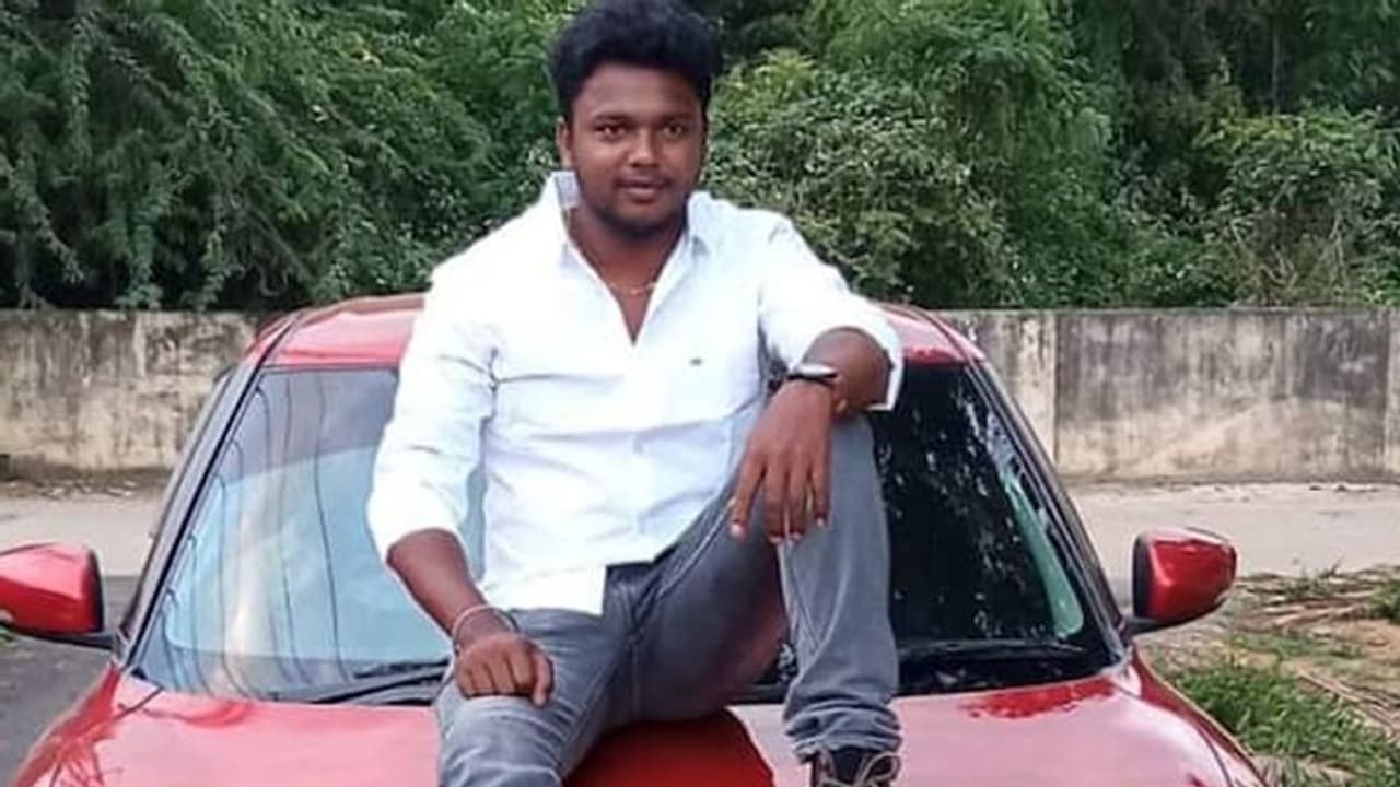 காலில் விழுந்து கெஞ்சிய மனைவி, மாமியார்.. விடாமல்.. வீடு புகுந்து மனைவி கண்ணெதிரே பிரபல ரவுடி வெட்டி படுகொலை.! காலில் விழுந்து கெஞ்சிய மனைவி, மாமியார்.. விடாமல்.. வீடு புகுந்து மனைவி கண்ணெதிரே பிரபல ரவுடி வெட்டி படுகொலை.!