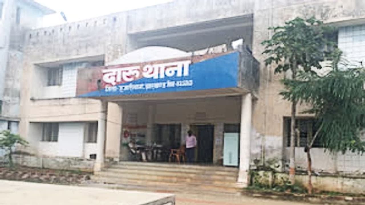 कॉलेज के लिए निकली नाबालिग हुई लापता, पुलिस ने खोजा तो, चौकाने वाली सच्चाई आई सामने, दोनों इस हाल में मिले कॉलेज के लिए निकली नाबालिग हुई लापता, पुलिस ने खोजा तो, चौकाने वाली सच्चाई आई सामने, दोनों इस हाल में मिले