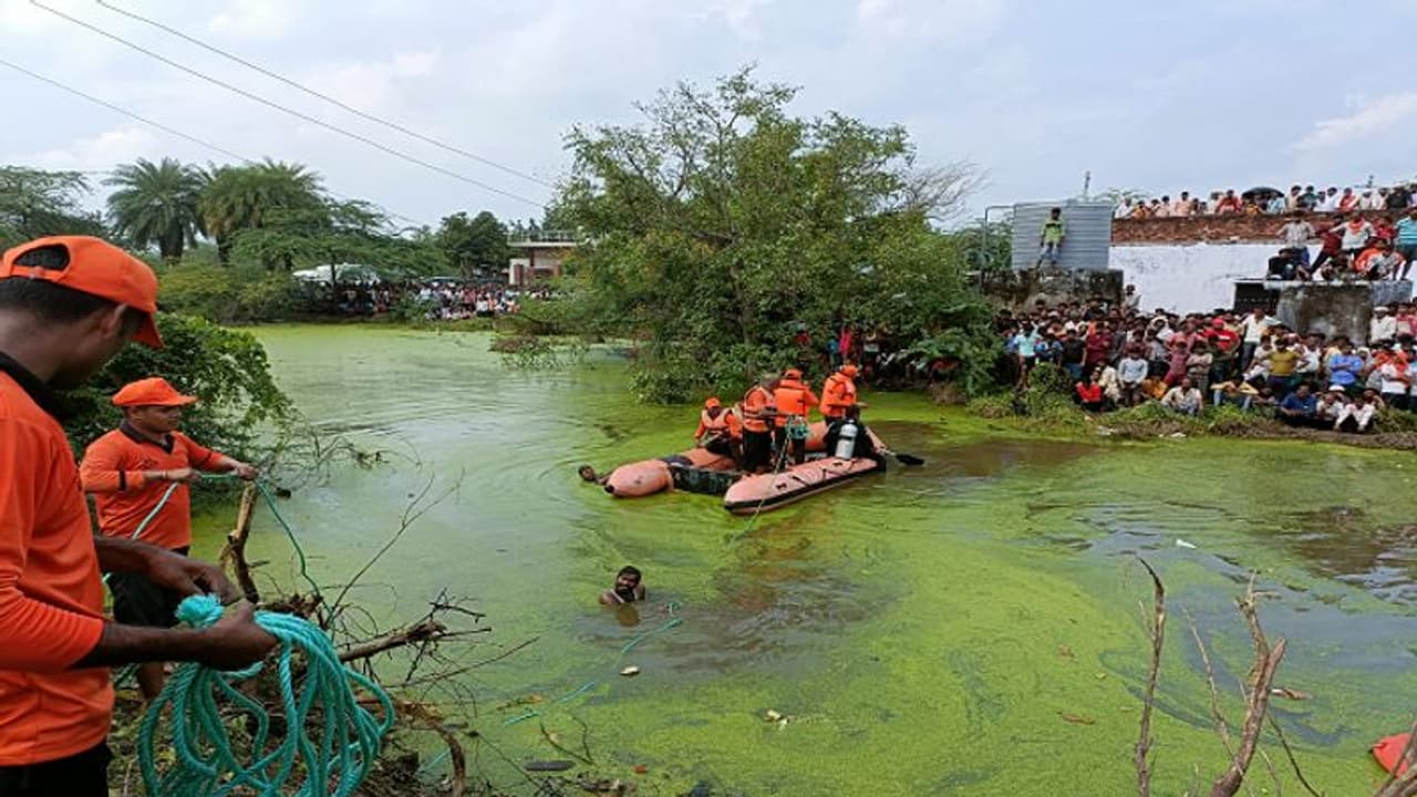 सीतापुर के टिकौली में एक साथ उठेंगी 9 अर्थियां, किसी ने बिटिया तो किसी ने महिला मुखिया को खो दिया सीतापुर के टिकौली में एक साथ उठेंगी 9 अर्थियां, किसी ने बिटिया तो किसी ने महिला मुखिया को खो दिया