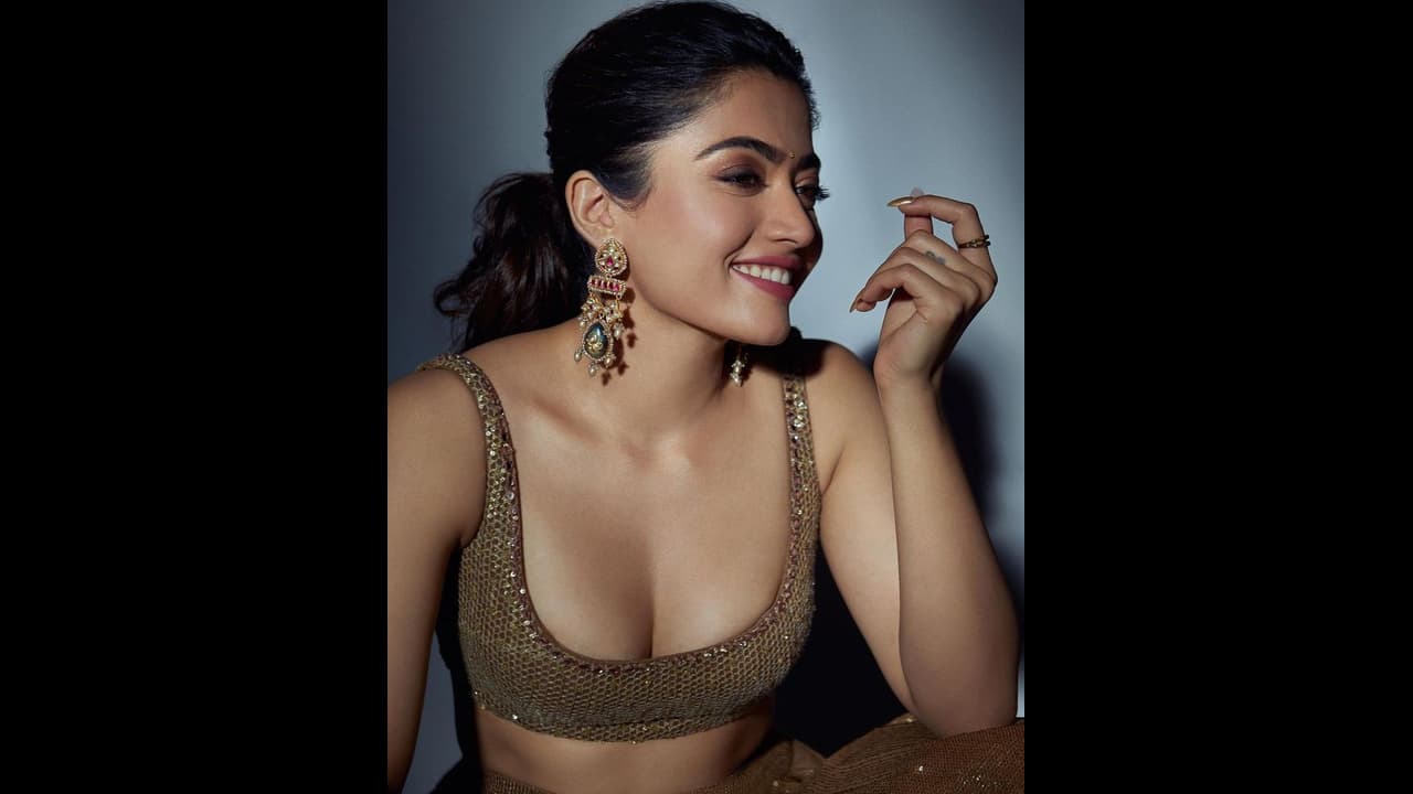 Rashmika Mandanna recalls being attacked by trolls for kissing scene with rumoured beau Vijay Deverakonda Rashmika Mandanna recalls being attacked by trolls for kissing scene with rumoured beau Vijay Deverakonda
