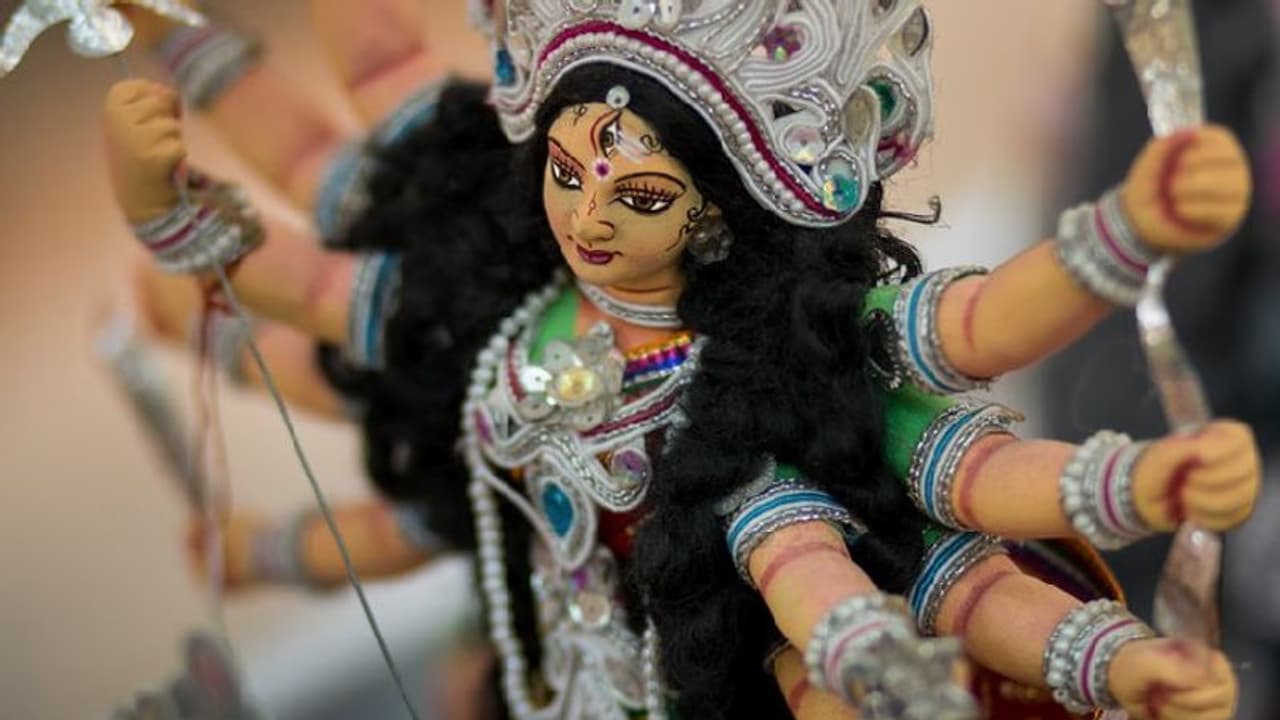 মায়ের মূর্তি স্থাপনের আগে মাথায় রাখুন এই চারটি বাস্তু মত, ছোট ভুলে হতে পারে অমঙ্গল মায়ের মূর্তি স্থাপনের আগে মাথায় রাখুন এই চারটি বাস্তু মত, ছোট ভুলে হতে পারে অমঙ্গল