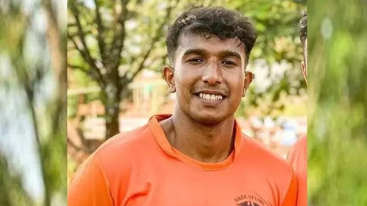 കൂട്ടുകാര്‍ക്കൊപ്പം ഫുട്ബാള്‍ കളിക്കുന്നതിനിടെ യുവാവ് കുഴഞ്ഞു വീണ് മരിച്ചു