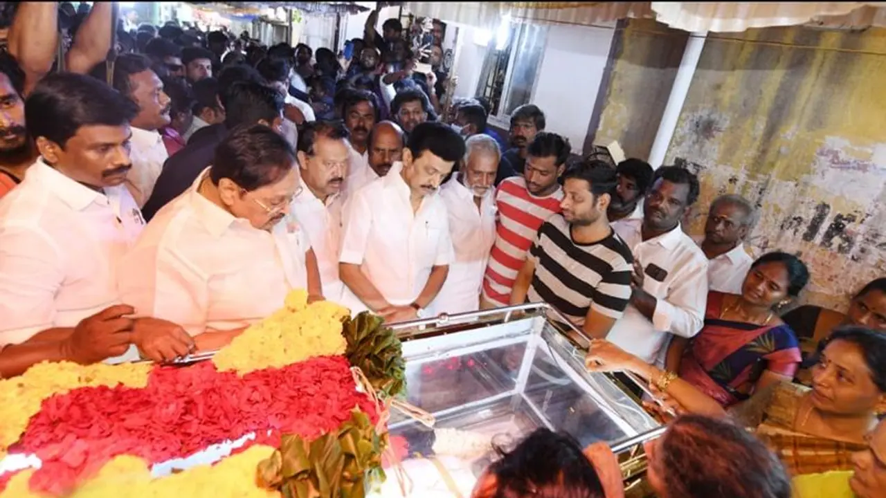 தூக்கில் தொங்கிய அமைச்சரின் அண்ணன்.. முதல் ஆளாக ஓடிப்போய் அஞ்சலி செலுத்திய ஸ்டாலின். கண்ணீரில் சேகர் பாபு. 