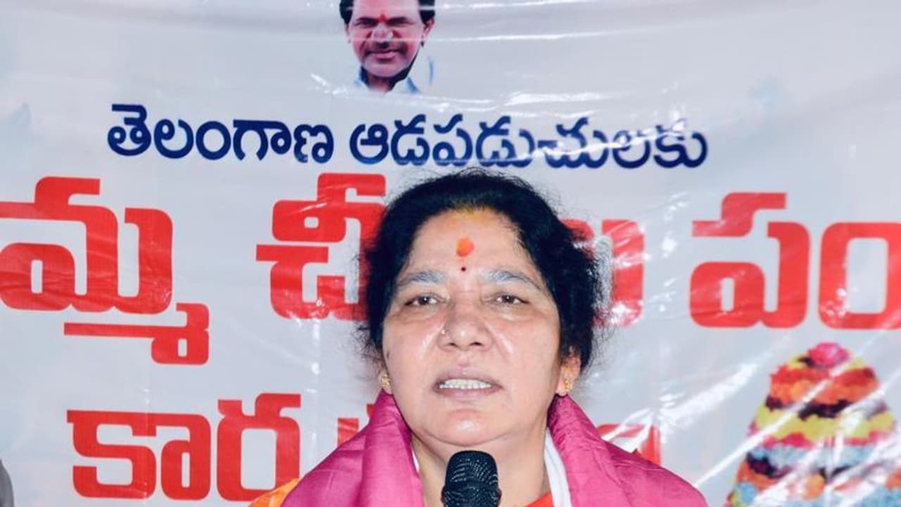 కిషన్ రెడ్డి ప్రతి విషయంలోనూ అవగాహన లేకుండా మాట్లాడుతున్నారు మంత్రి సత్యవతి రాథోడ్ కిషన్ రెడ్డి ప్రతి విషయంలోనూ అవగాహన లేకుండా మాట్లాడుతున్నారు మంత్రి సత్యవతి రాథోడ్