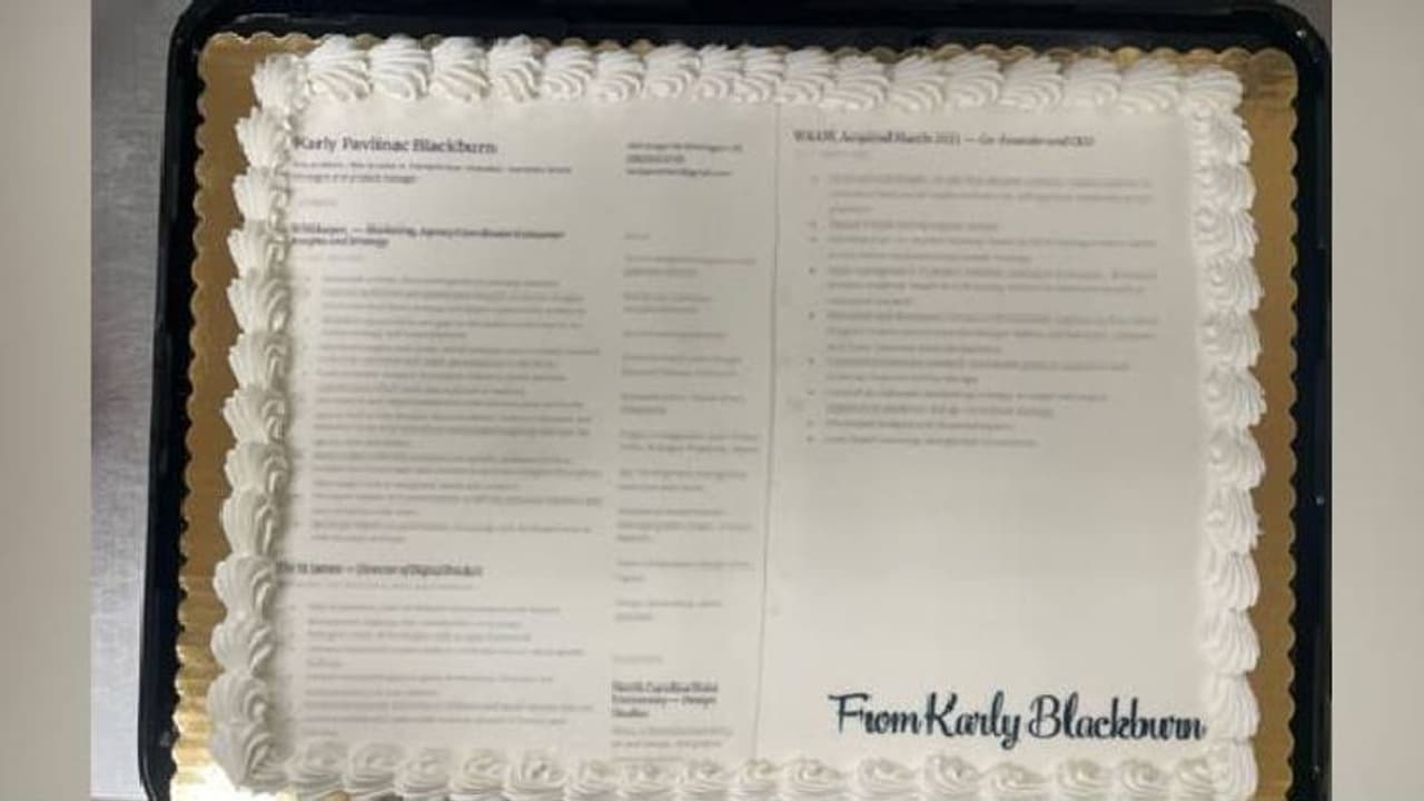 വെറൈറ്റി അല്ലേ? കേക്കിൽ ബയോഡാറ്റ പ്രിന്റ് ചെയ്ത് ജോലിക്ക് അപേക്ഷിച്ച് യുവതി, പിന്നീട് സംഭവിച്ചത്... വെറൈറ്റി അല്ലേ? കേക്കിൽ ബയോഡാറ്റ പ്രിന്റ് ചെയ്ത് ജോലിക്ക് അപേക്ഷിച്ച് യുവതി, പിന്നീട് സംഭവിച്ചത്...