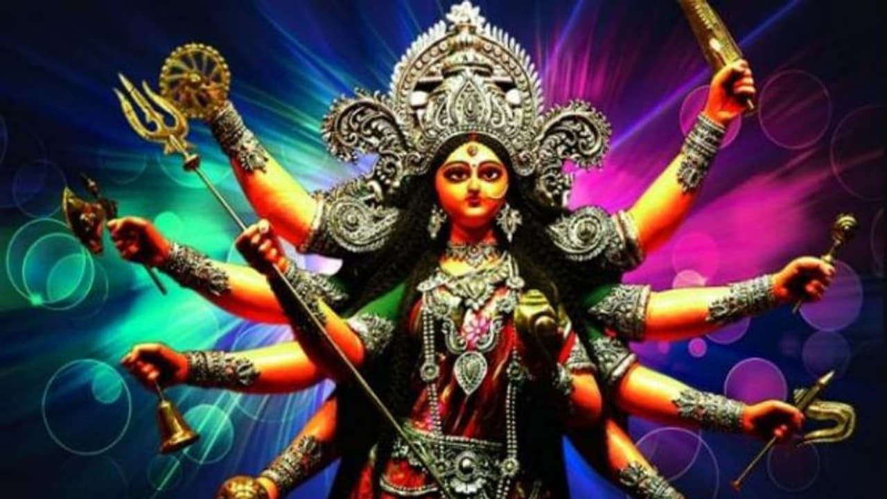 Navratri 2022 : നവരാത്രി ഉത്സവത്തിൽ ആരാധിക്കുന്നത് ആദിശക്തിയുടെ ഒൻപത് രൂപങ്ങളെ...