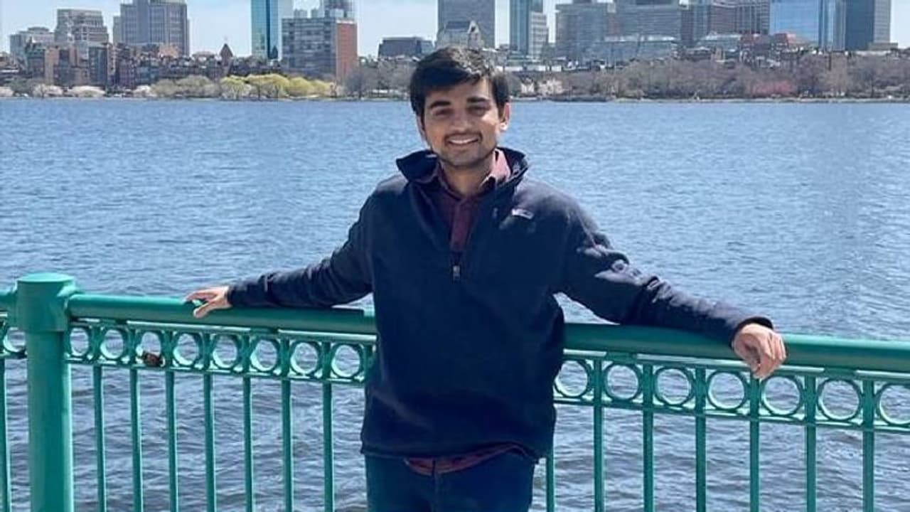 1,500 ലധികം ജോലിയപേക്ഷ, 600 ഇമെയിലുകൾ, 80 ഫോൺകോളുകൾ, ഒടുവിൽ ലോകബാങ്കിൽ ജോലി 1,500 ലധികം ജോലിയപേക്ഷ, 600 ഇമെയിലുകൾ, 80 ഫോൺകോളുകൾ, ഒടുവിൽ ലോകബാങ്കിൽ ജോലി