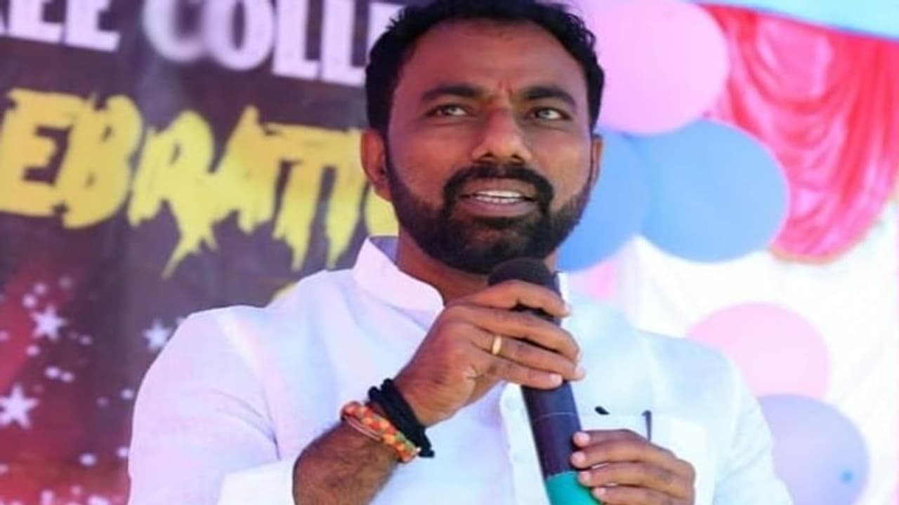 తిరుమల బ్రహ్మోత్సవాలకు సీఎం జగన్ అలా రాకపోతే అన్యమతవాదిగా భావించాల్సి వస్తుంది.. బీజేపీ నేత రమేష్ నాయుడు తిరుమల బ్రహ్మోత్సవాలకు సీఎం జగన్ అలా రాకపోతే అన్యమతవాదిగా భావించాల్సి వస్తుంది.. బీజేపీ నేత రమేష్ నాయుడు