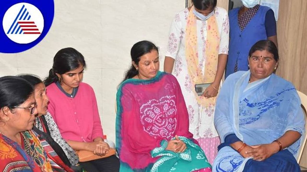 ಕಲಬುರಗಿ ಪಿಎಸ್ಐ ಮೇಲೆ ಹಲ್ಲೆ ಪ್ರಕರಣ: 3 ದಿನ ಆಯ್ತು, ಅಪ್ಪ ಕಣ್ಣುಬಿಟ್ಟು ನಮ್ಮನ್ನ ನೋಡಿಲ್ಲ..! ಕಲಬುರಗಿ ಪಿಎಸ್ಐ ಮೇಲೆ ಹಲ್ಲೆ ಪ್ರಕರಣ: 3 ದಿನ ಆಯ್ತು, ಅಪ್ಪ ಕಣ್ಣುಬಿಟ್ಟು ನಮ್ಮನ್ನ ನೋಡಿಲ್ಲ..!