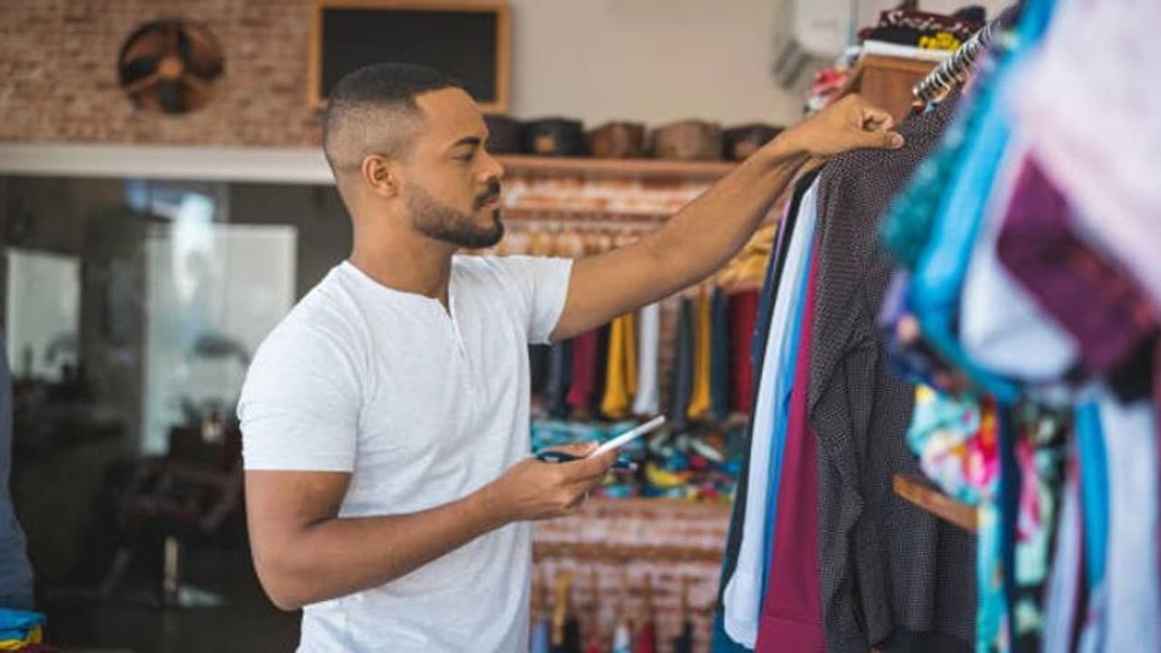 টল ডার্ক হ্যান্ডসাম পুরুষদের জন্য পুজোর ফ্যাশন, এই টিপস অবশ্যই মাথায় রাখুন