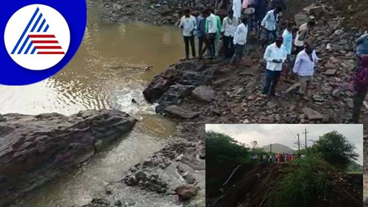 ರಸ್ತೆ ಮಧ್ಯೆ ಕಂದಕಕ್ಕೆ ಬಿದ್ದ ಬೈಕ್; ಸವಾರರಿಬ್ಬರ ದಾರುಣ ಸಾವು! ರಸ್ತೆ ಮಧ್ಯೆ ಕಂದಕಕ್ಕೆ ಬಿದ್ದ ಬೈಕ್; ಸವಾರರಿಬ್ಬರ ದಾರುಣ ಸಾವು!