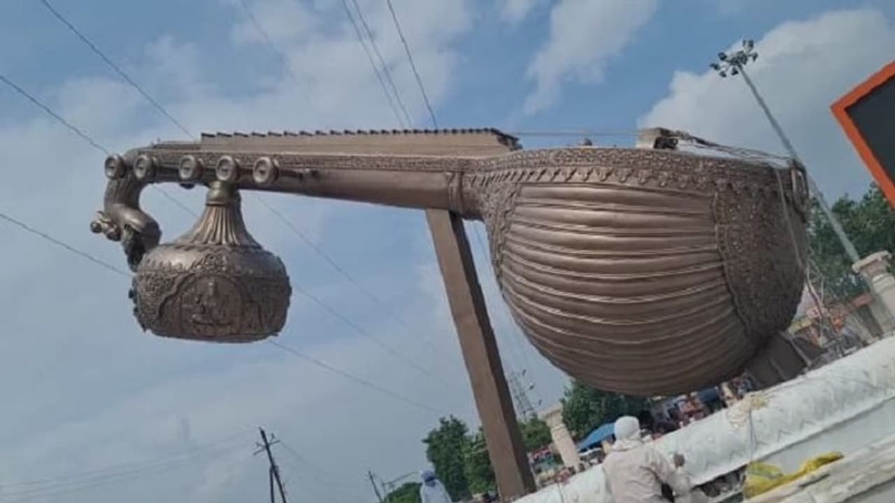 अयोध्या में 7.9 Cr. से बने लता मंगेशकर चौक का पीएम ने किया उद्घाटन, मोदी ने शेयर की दीदी की यादें अयोध्या में 7.9 Cr. से बने लता मंगेशकर चौक का पीएम ने किया उद्घाटन, मोदी ने शेयर की दीदी की यादें