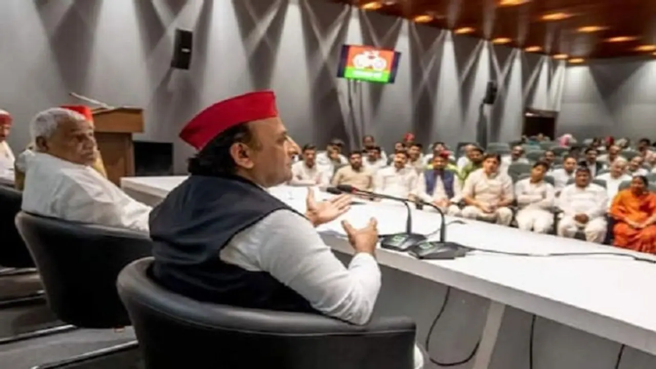 लखनऊ: दलित वोटरों पर है अखिलेश यादव की नजर, दो दिवसीय अधिवेशन में आगामी चुनाव को लेकर बनाई जाएगी रणनीति लखनऊ: दलित वोटरों पर है अखिलेश यादव की नजर, दो दिवसीय अधिवेशन में आगामी चुनाव को लेकर बनाई जाएगी रणनीति