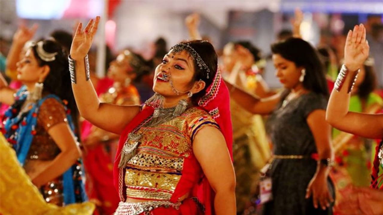 Garba ನೃತ್ಯ ಕಾರ್ಯಕ್ರಮಕ್ಕೆ ನುಗ್ಗಿದ ಗುಂಪಿನಿಂದ ಕಲ್ಲು ತೂರಾಟ: ಹಲವರಿಗೆ ಗಾಯ Garba ನೃತ್ಯ ಕಾರ್ಯಕ್ರಮಕ್ಕೆ ನುಗ್ಗಿದ ಗುಂಪಿನಿಂದ ಕಲ್ಲು ತೂರಾಟ: ಹಲವರಿಗೆ ಗಾಯ