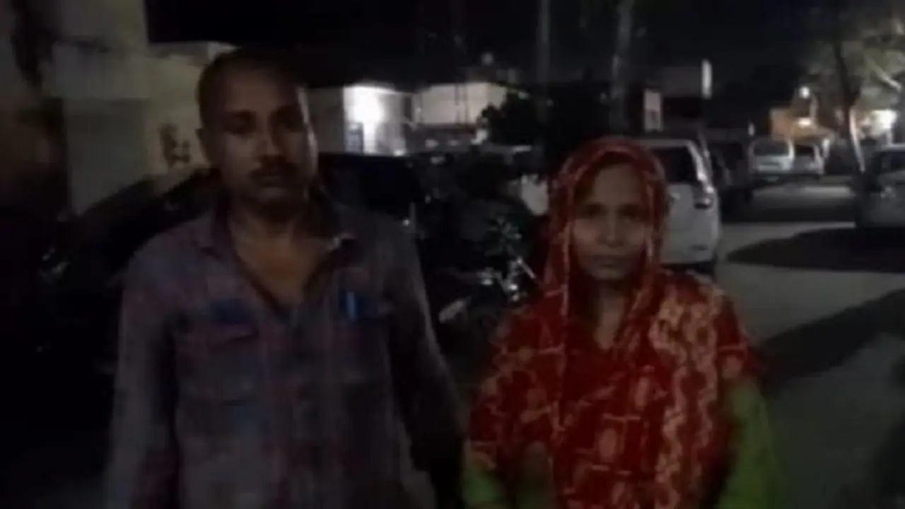 मथुरा: समलैंगिक पार्टनर के पास जाने की जिद पर अड़ी शादीशुदा महिला, घरवालों ने थाने में किया हाईवोल्टेज ड्रामा मथुरा: समलैंगिक पार्टनर के पास जाने की जिद पर अड़ी शादीशुदा महिला, घरवालों ने थाने में किया हाईवोल्टेज ड्रामा