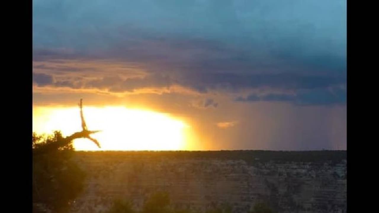 ഇടിമിന്നലിന് തൊട്ടുശേഷം, ഇങ്ങനെയൊരു സൂര്യാസ്തമയം നിങ്ങളെപ്പോഴെങ്കിലും കണ്ടിട്ടുണ്ടോ?