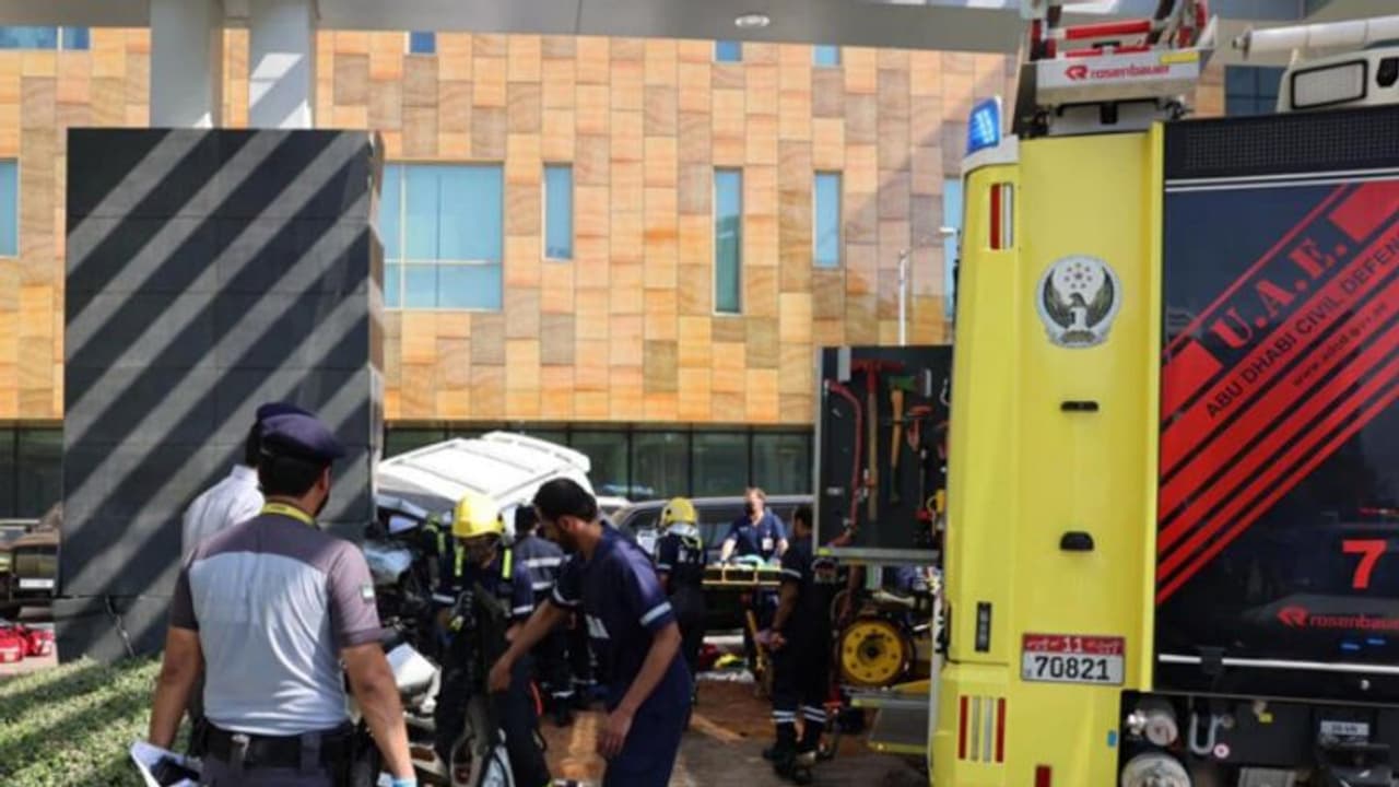 യുഎഇയില് നിയന്ത്രണം വിട്ട വാഹനം തൂണിലിടിച്ച് രണ്ടു മരണം, ഒരാള്ക്ക് ഗുരുതര പരിക്ക് യുഎഇയില് നിയന്ത്രണം വിട്ട വാഹനം തൂണിലിടിച്ച് രണ്ടു മരണം, ഒരാള്ക്ക് ഗുരുതര പരിക്ക്