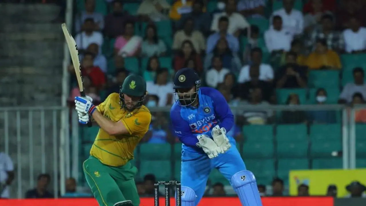 ബാറ്റിം​ഗ് പിച്ചിന് ശ്രമിച്ചു, പക്ഷേ...; കാര്യവട്ടത്തെ പിച്ച് ഒരുക്കിയ ക്യുറേറ്ററുടെ പ്രതികരണം