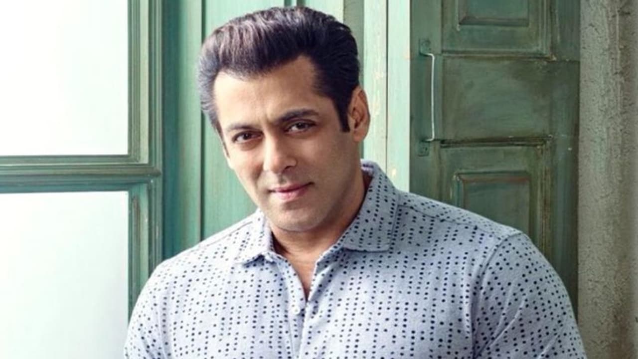 আজও সলমনের ভয়ে কাঁপেন এই বলি ডিভা, সামনে এলেই বাক্যহারা হয়ে যান, কেন জানেন? আজও সলমনের ভয়ে কাঁপেন এই বলি ডিভা, সামনে এলেই বাক্যহারা হয়ে যান, কেন জানেন?