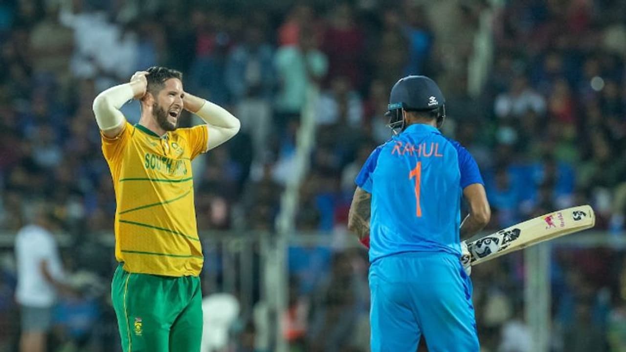 പവര്‍പ്ലേയില്‍ കെ എല്‍ രാഹുലിന്‍റെ മുട്ടിക്കളി; ഇന്ത്യക്ക് നാണക്കേടിന്‍റെ റെക്കോര്‍ഡ് 