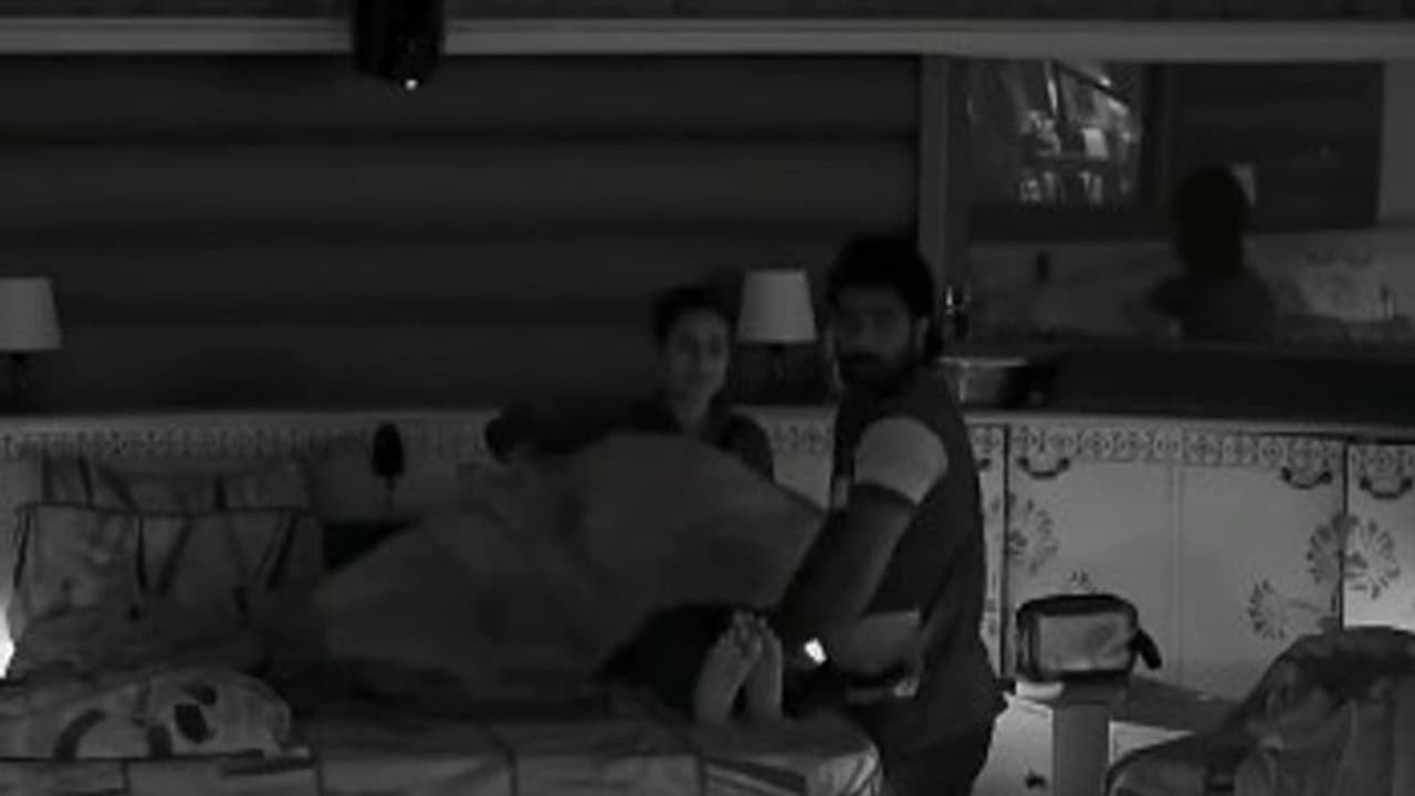 అర్థరాత్రి ఒకే బెడ్లో రాజ్, ఇనయ.. రేవంత్తో ఆ పని చేయించుకున్న లేడీ కంటెస్టెంట్.. హౌజ్లో రొమాంటిక్ యాంగిల్ అర్థరాత్రి ఒకే బెడ్లో రాజ్, ఇనయ.. రేవంత్తో ఆ పని చేయించుకున్న లేడీ కంటెస్టెంట్.. హౌజ్లో రొమాంటిక్ యాంగిల్