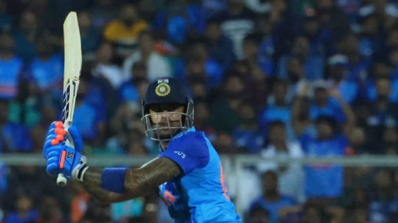 കാര്യവട്ടത്ത് സൂര്യോദയം; അടിപൂരവുമായി സൂര്യകുമാര്‍ യാദവിന് ഇരട്ട റെക്കോര്‍ഡ് 